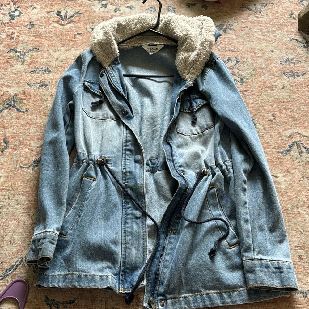 Women’s long fit Jean jacket with hood